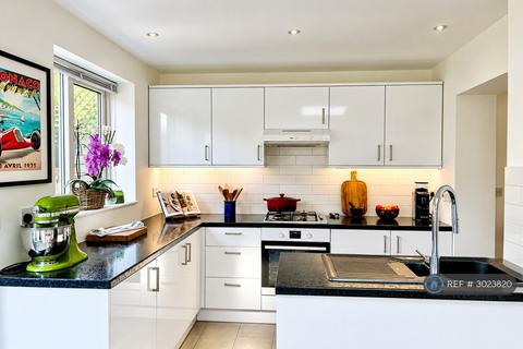 4 bedroom terraced house to rent, Carew Road, London, N17