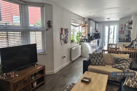 2 bedroom flat to rent, Pemberton Road, London, N4