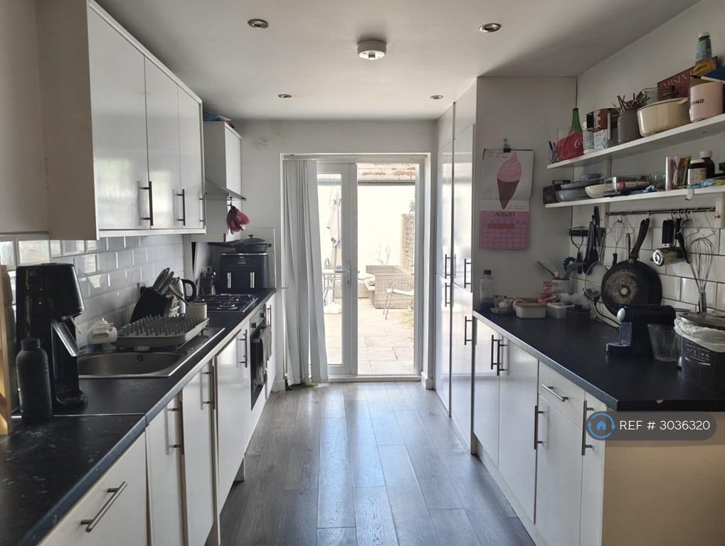 Apartment in London - View 3