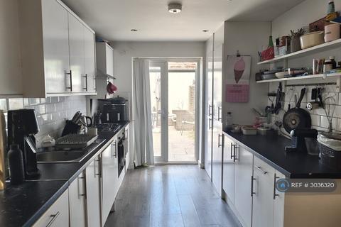 2 bedroom flat to rent, Pemberton Road, London, N4