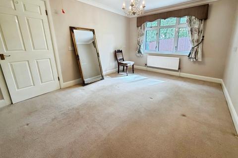 2 bedroom bungalow for sale, Cyncoed Avenue, Cardiff