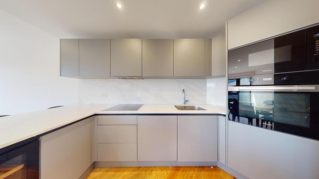 Apartment in London, Spring Grove - View 2