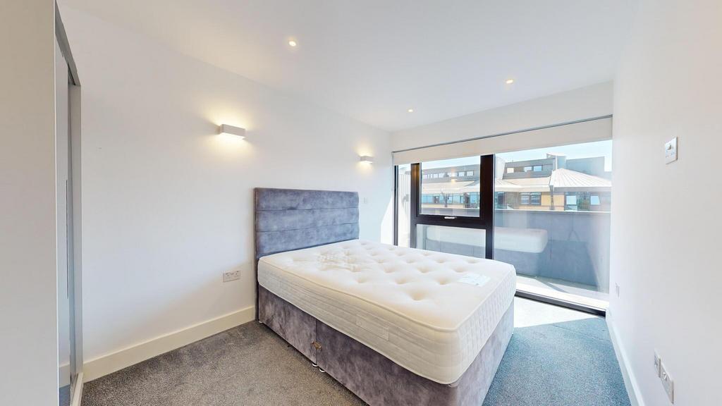 Apartment in London, Spring Grove - View 3