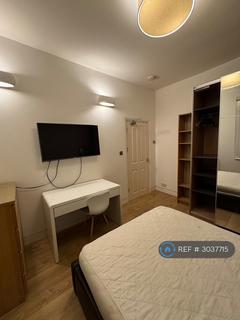 1 bedroom in a house share to rent, Parkhurst Road, London, N22