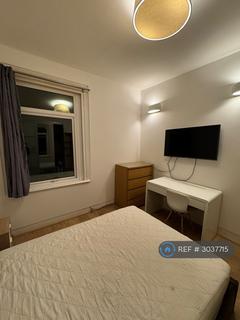 1 bedroom in a house share to rent, Parkhurst Road, London, N22
