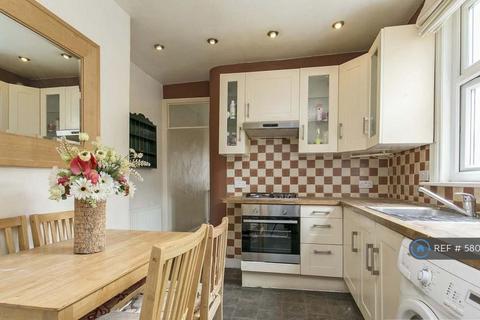 2 bedroom flat to rent, Steele Road, Tottenham, N17