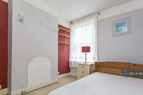 2 bedroom flat to rent, Steele Road, Tottenham, N17