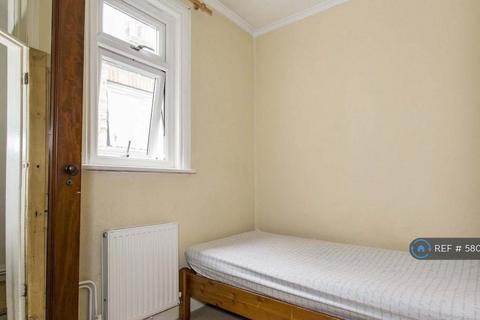 2 bedroom flat to rent, Steele Road, Tottenham, N17