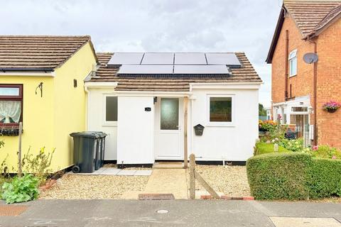 2 bedroom bungalow to rent - Tharp Way, Chippenham, Ely