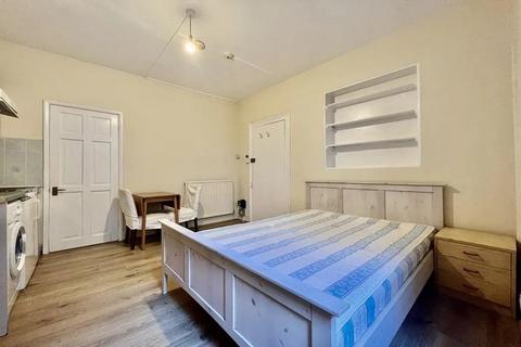 Studio to rent, 8 Cheniston Gardens, London W8