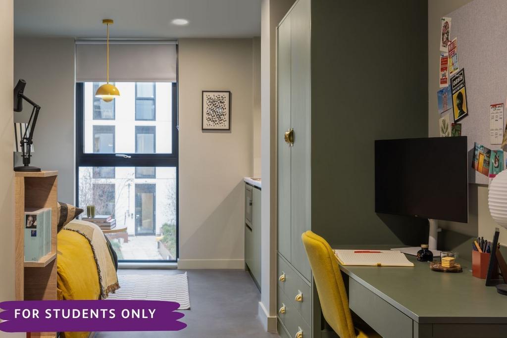 Apartment in Leeds, West Yorkshire - View 2