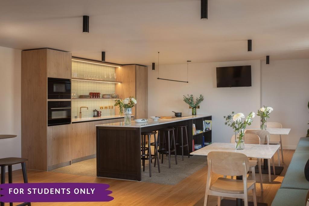 Apartment in Leeds, West Yorkshire - View 5