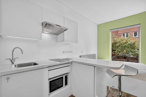 Studio to rent, St. Anns Road, London, W11
