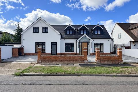 4 bedroom detached house for sale, Kings Gardens, Upminster