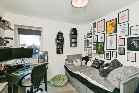 2 bedroom flat for sale, Greystone Square, Wouldham, Rochester, Kent, ME1