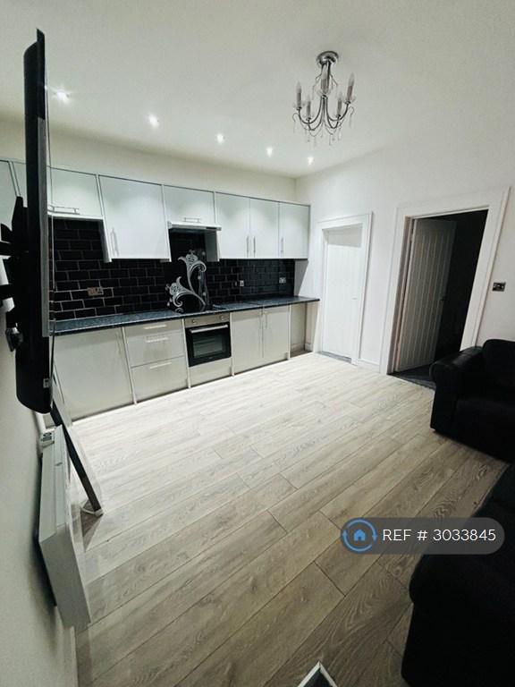 Apartment in Manchester - View 4