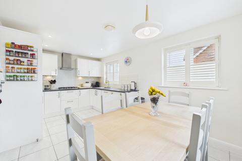 undefined, Meadowland Close, Bramley, RG26