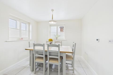 undefined, Meadowland Close, Bramley, RG26