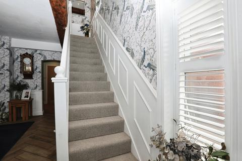 2 bedroom semi-detached house for sale, Hallshaw Avenue, Cheshire, CW1