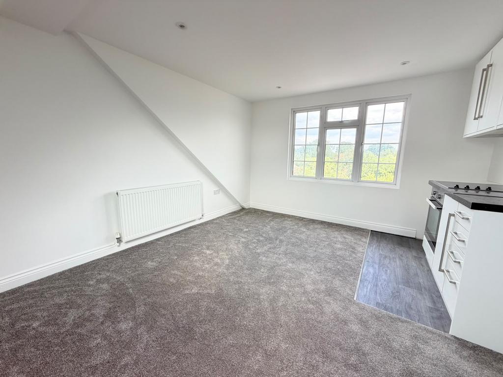 Apartment in Northolt - View 3