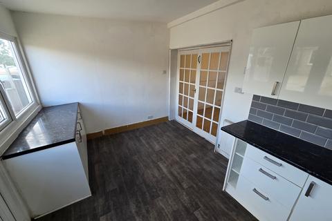 2 bedroom semi-detached house to rent, Dallow Road, LUTON, LU1