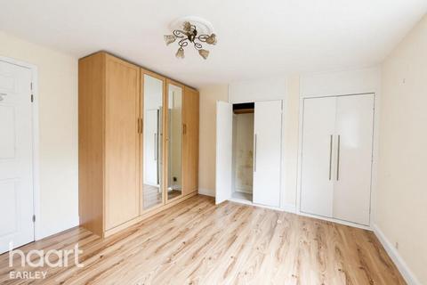 undefined, Burghfield Road, READING