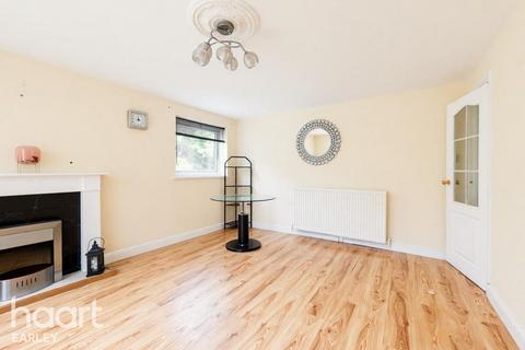 undefined, Burghfield Road, READING