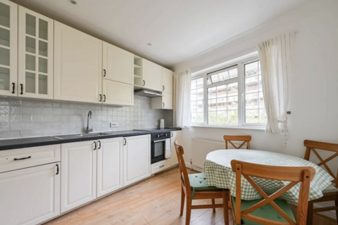 Studio to rent, Clifton Gardens, London NW11