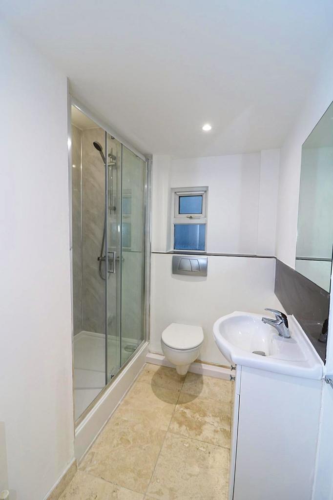 House in Pinner - View 4