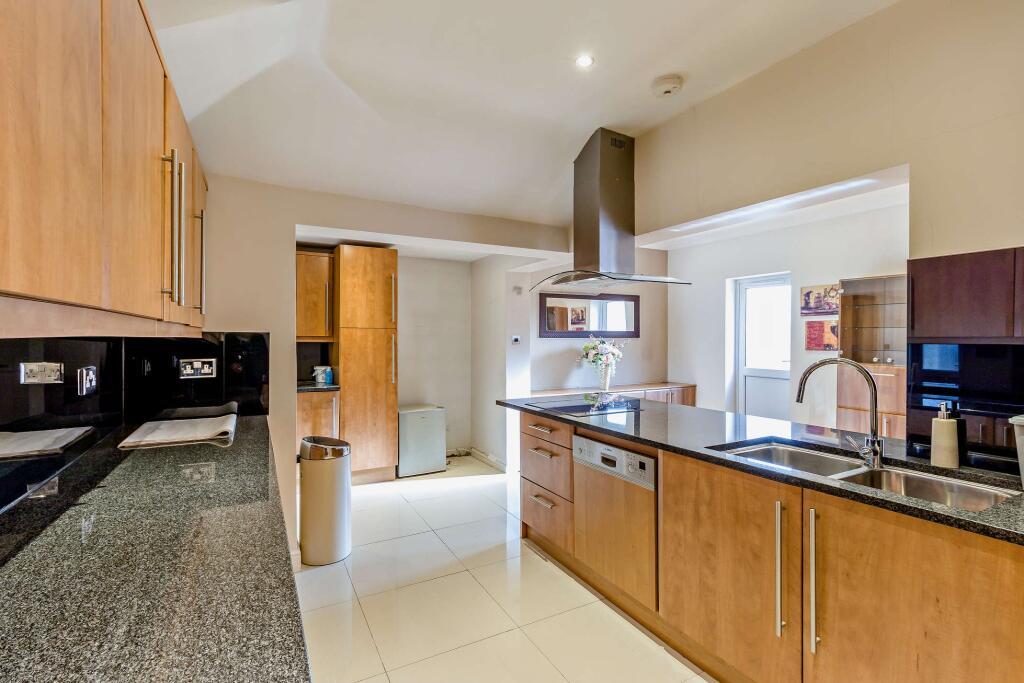 House in Pinner - More