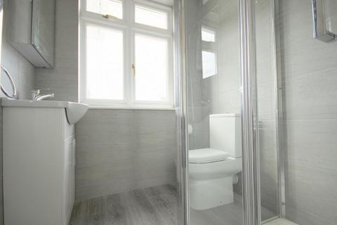1 bedroom in a house share to rent, Langley Cres, Harlington, Hayes  UB3