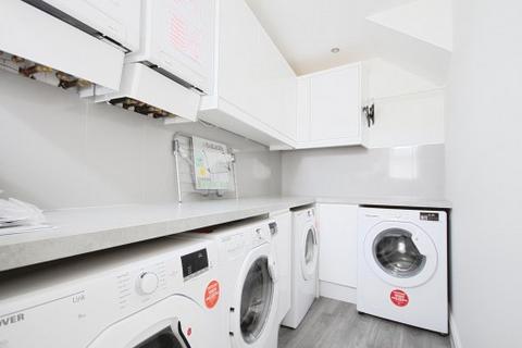 1 bedroom in a house share to rent, Langley Cres, Harlington, Hayes  UB3