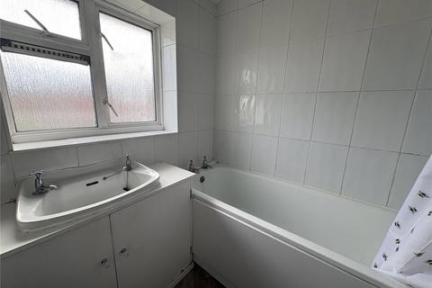 3 bedroom terraced house to rent, Bateson Way, Woking, Surrey, GU21