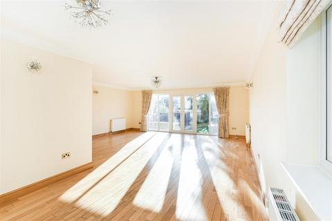undefined, Broadwalk, London