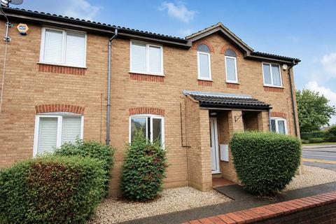2 bedroom terraced house to rent, Bushmead