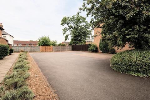 2 bedroom terraced house to rent, Bushmead