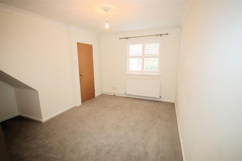 2 bedroom terraced house to rent, Bushmead