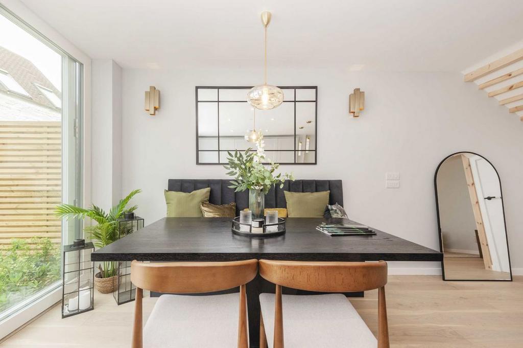 House in London - View 2