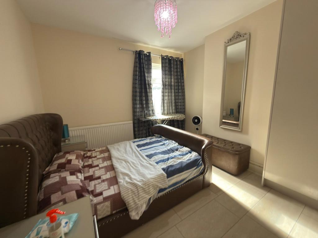 Apartment in ilfrod - View 3