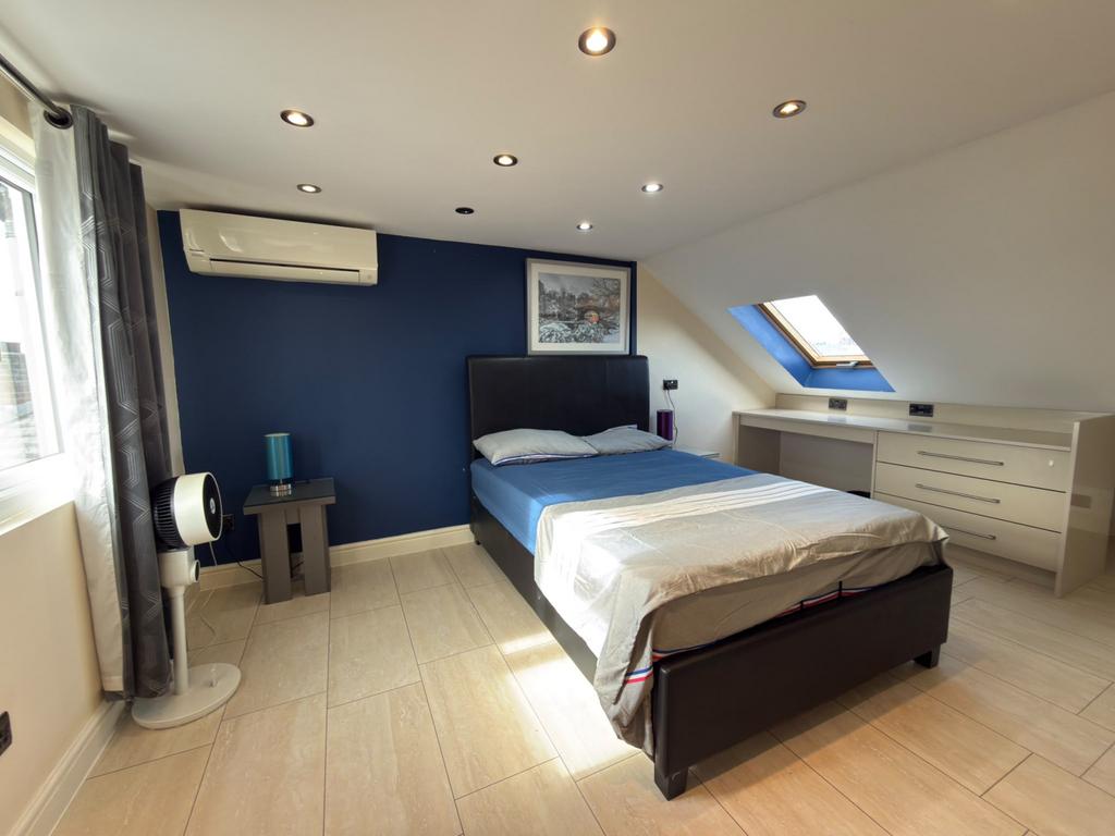 Apartment in ilfrod - View 4