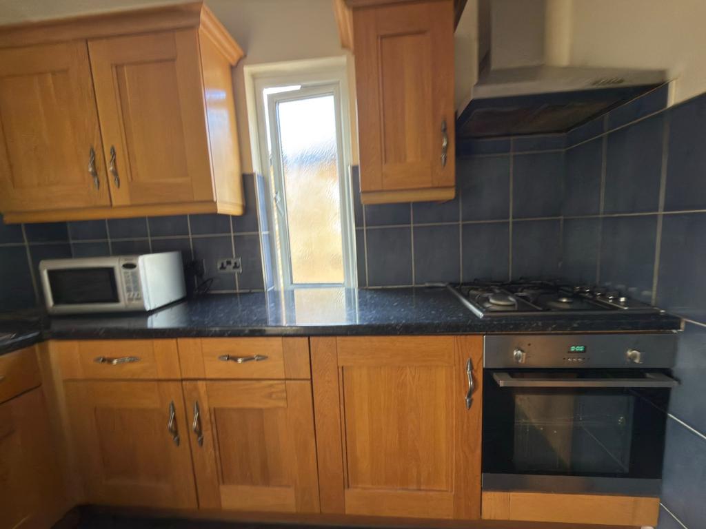 Apartment in ilfrod - View 5