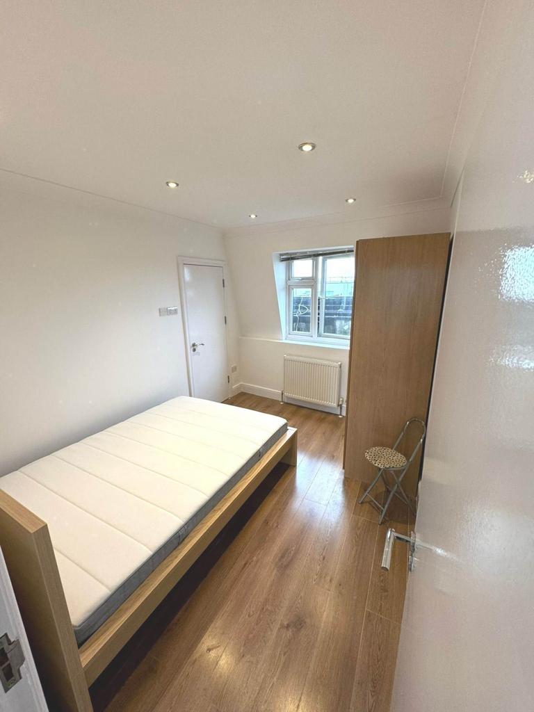 Apartment in Southall - View 2