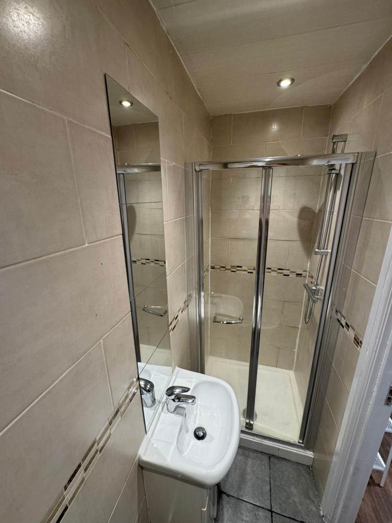 Apartment in Southall - More
