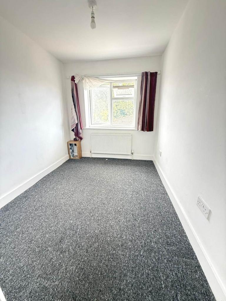 Apartment in Southall - View 4