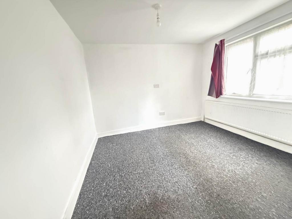 Apartment in Southall - View 5