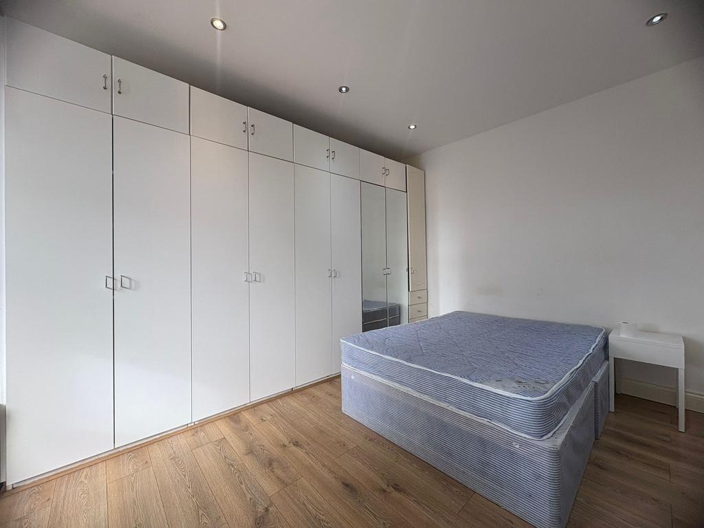 House in London - View 2