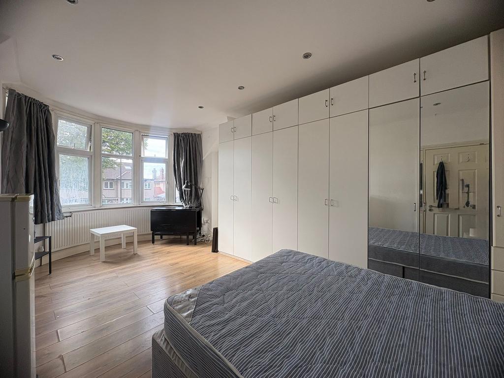 House in London - View 3