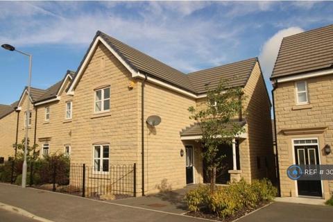 5 bedroom detached house to rent, Mill Race Lane, Laisterdyke, Bradford, BD4