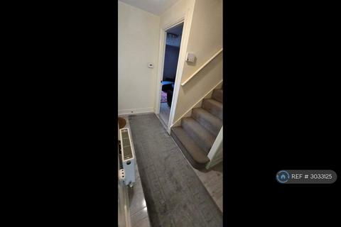 5 bedroom detached house to rent, Mill Race Lane, Laisterdyke, Bradford, BD4