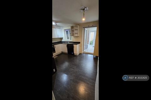 5 bedroom detached house to rent, Mill Race Lane, Laisterdyke, Bradford, BD4